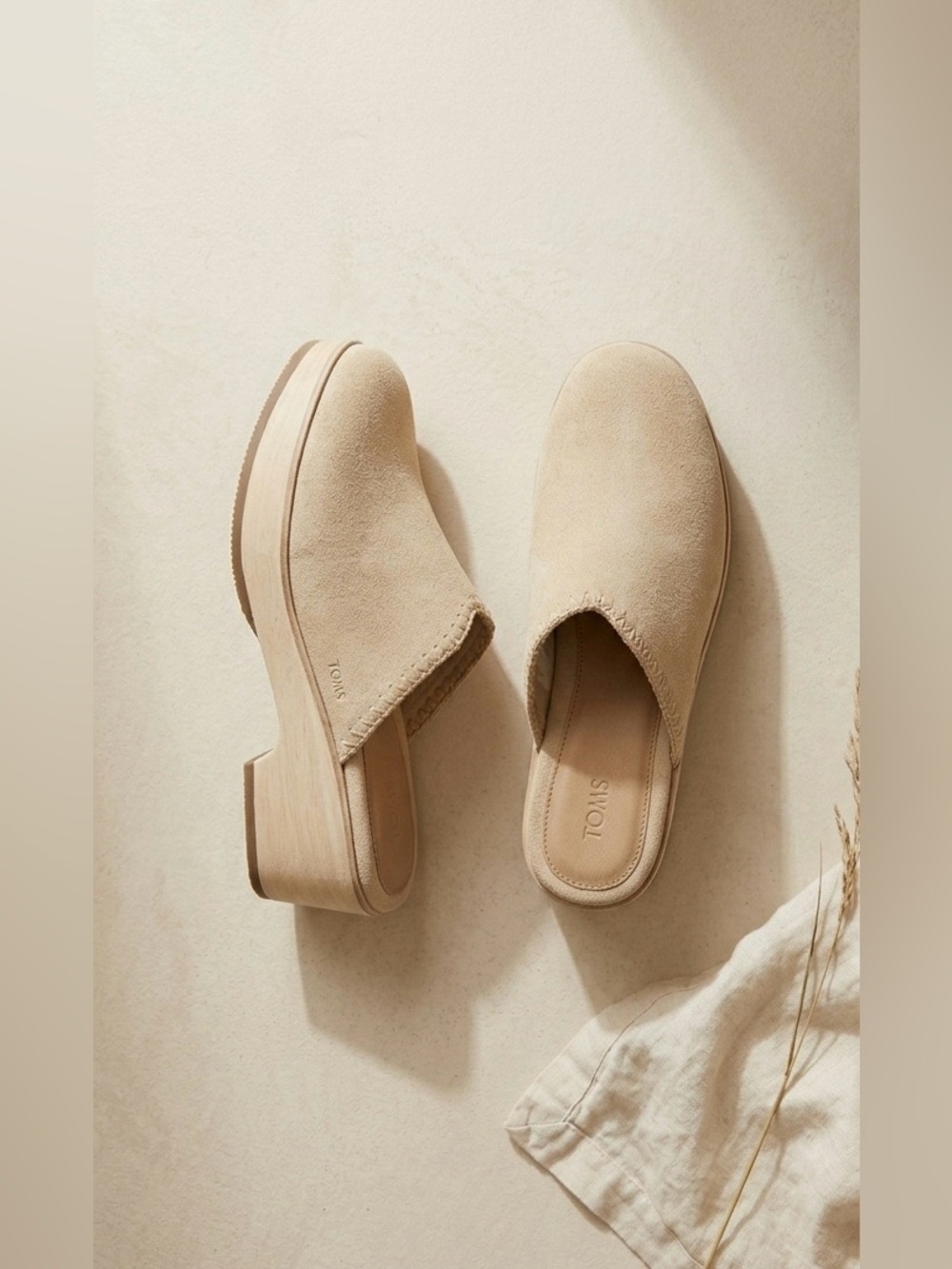 Toms Addison Suede Clogs Size 8 Beige Wood Sole